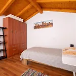 2 Bedroom Gorgeous In Шишан