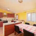 Апартаменты 2 Bedroom Gorgeous In Шишан