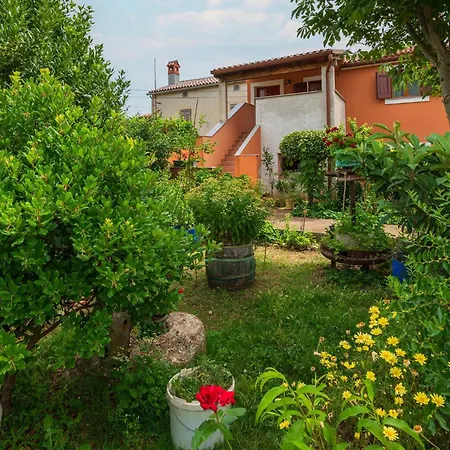2 Bedroom Gorgeous In Апартаменты Шишан